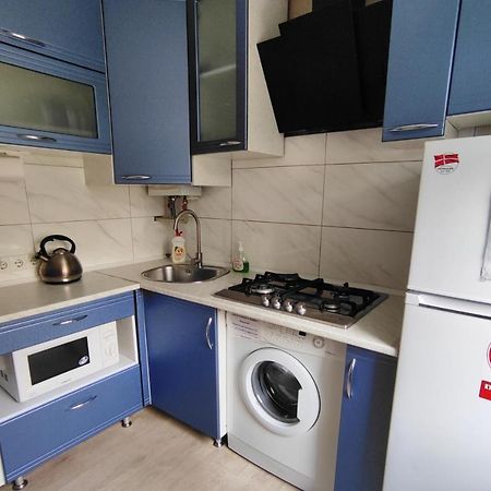 Двухкомнатные Апартаменты Центр Mystetsʹka 3 Kr Apartments Krivoy Rog Ngoại thất bức ảnh