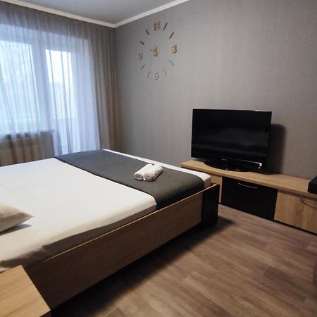 Двухкомнатные Апартаменты Центр Mystetsʹka 3 Kr Apartments Krivoy Rog Ngoại thất bức ảnh
