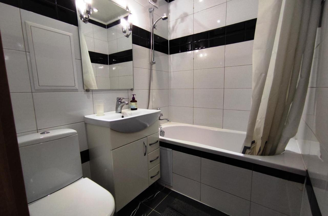 Двухкомнатные Апартаменты Центр Mystetsʹka 3 Kr Apartments Krivoy Rog Ngoại thất bức ảnh