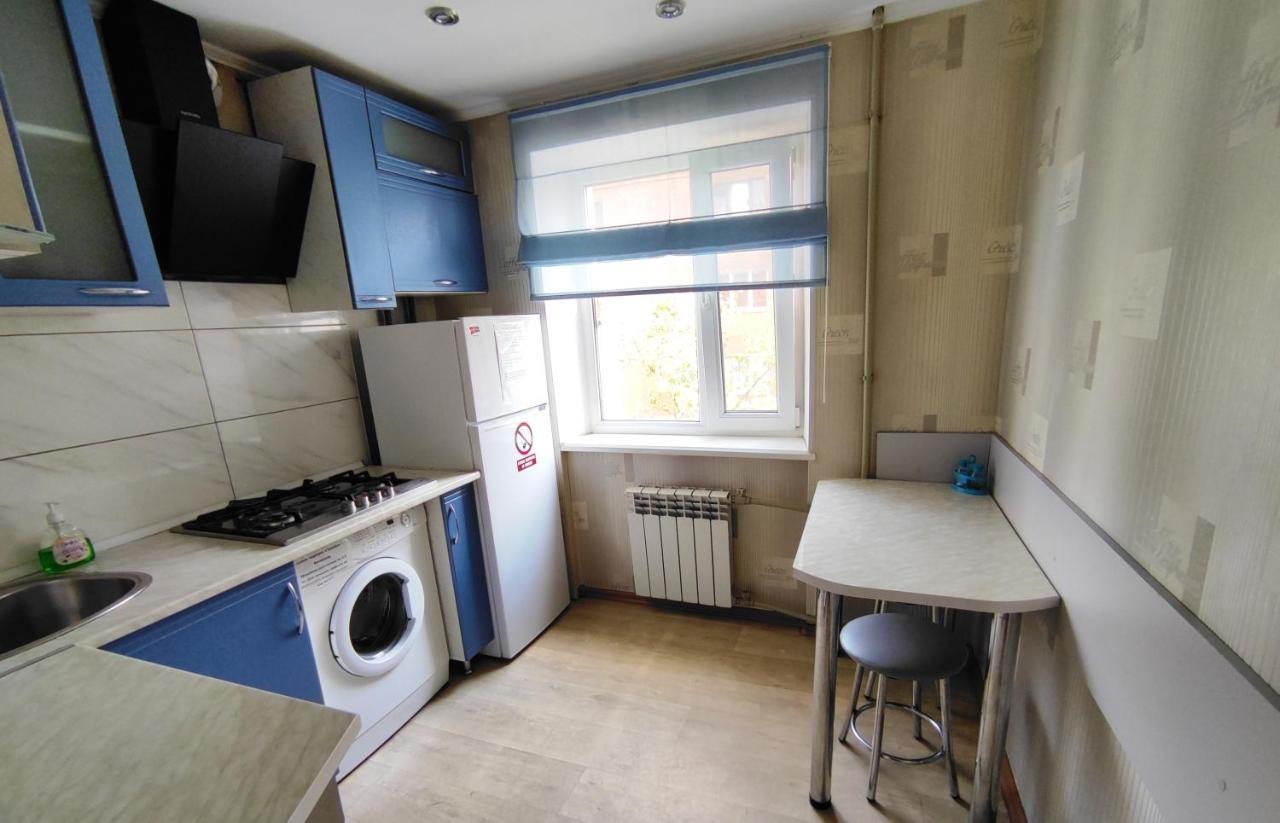 Двухкомнатные Апартаменты Центр Mystetsʹka 3 Kr Apartments Krivoy Rog Ngoại thất bức ảnh
