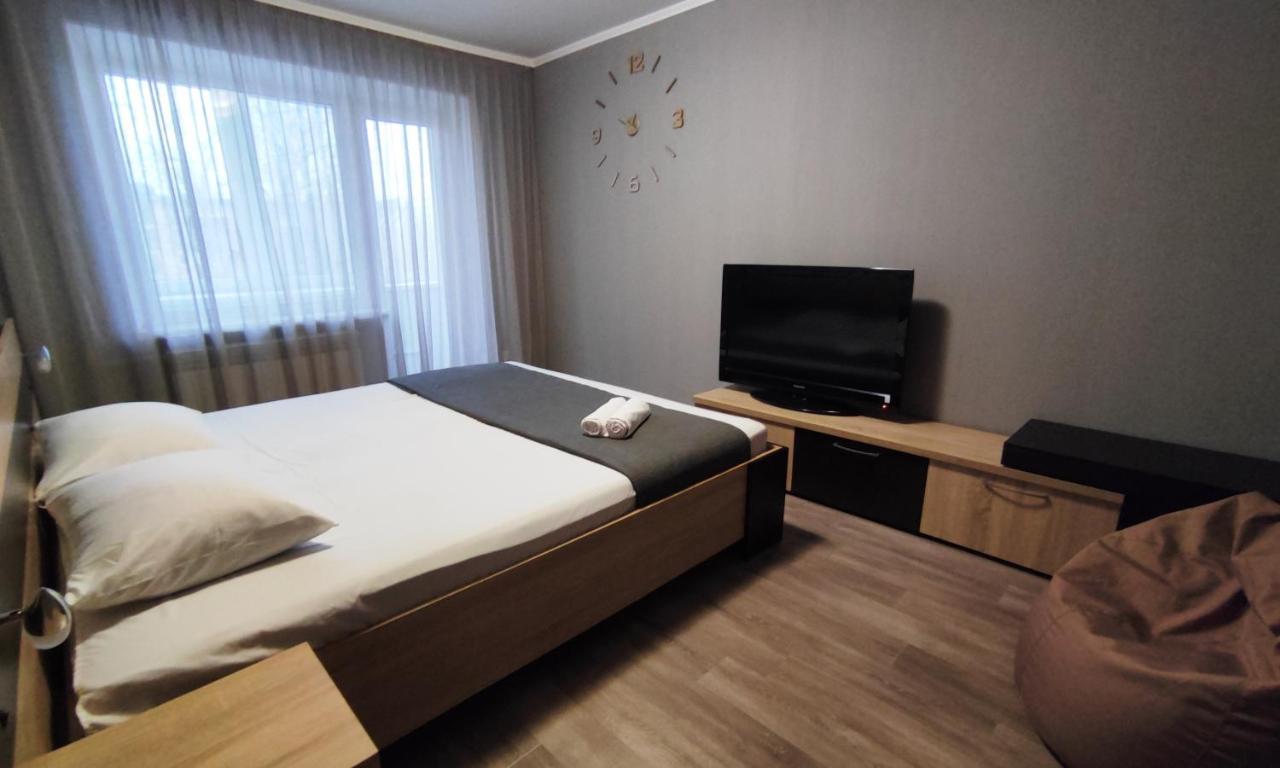 Двухкомнатные Апартаменты Центр Mystetsʹka 3 Kr Apartments Krivoy Rog Ngoại thất bức ảnh