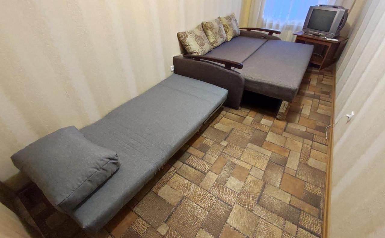 Двухкомнатные Апартаменты Центр Mystetsʹka 3 Kr Apartments Krivoy Rog Ngoại thất bức ảnh