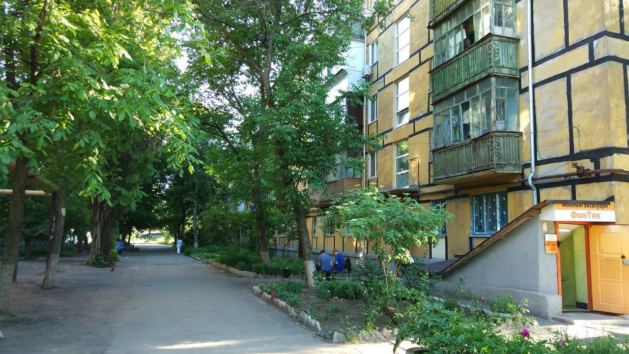 Двухкомнатные Апартаменты Центр Mystetsʹka 3 Kr Apartments Krivoy Rog Ngoại thất bức ảnh
